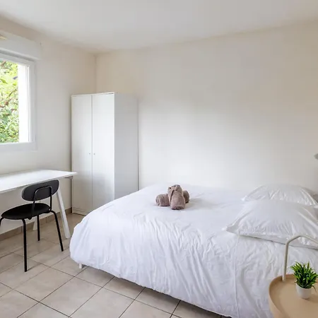 Le Poincare, Proche Gare Rer, Parking, Arrivee Autonome Apartman