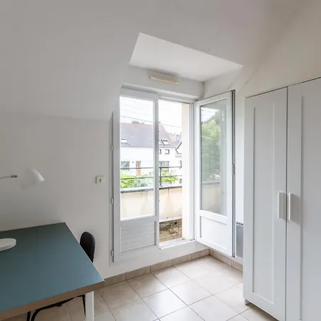 Apartman Le Poincare, Proche Gare Rer, Parking, Arrivee Autonome *
